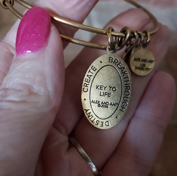 NWT Alex & Ani Gold Key to Life Bracelet - Picture 3 of 4